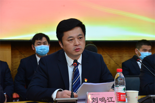 党委副书记、副院长刘鸣江主持会议.png