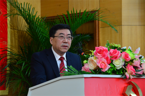 党委副书记、院长冯永作医院工作报告.png