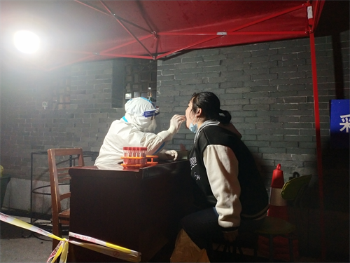 参加社区志愿活动十余次,她被称为热心人.png